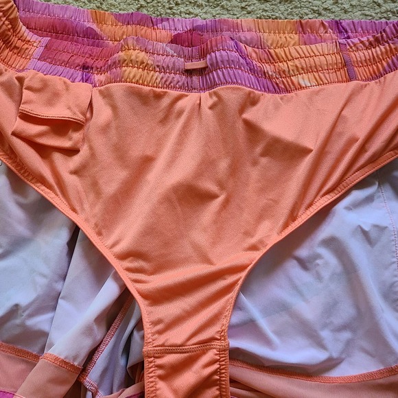 ATHLETA Mesh Racer Run Shorts 4” Pink Orange Watercolor Abstract Women's 2X - Picture 8 of 14